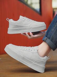 Sapatos Casuais Outdoor Confortáveis e Versáteis de Couro Branco Puro com Efeito de Emenda para Casal, Elegantes e Simples, Plataforma Alta Juvenil, Sola Plana Esportiva Absorvente de Impacto, Sapatos Brancos