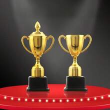 1 个金色塑料奖杯，足球篮球冠军体育比赛奖杯，适合学校运动会创意（奖杯上的划痕是工艺的正常部分，不会影响使用，请参考图 7-10 了解实际产品图片）