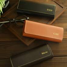 1pc Customized Engraved Faux Leather Eyeglasses Case, Suitable For Men And Women - Minimalist Style Glasses Frame With Personalized Letters - Durable And Easy To Clean - Ideal Gift For Parents