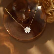 1 Stück Edelstahl Pfirsichblüten & Muschel Anhänger Halskette, süße elegante Choker Halskette für Frauen, Retro 18k Gold Muschelblumen Halskette im neuen Design für den täglichen Gebrauch für Frauen