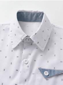 BLUE SAYING Set de 2 piezas para niños: Camisa de manga corta con estampado creativo en blanco y shorts con tirantes verdes, conjunto para fiesta y actuación para niños