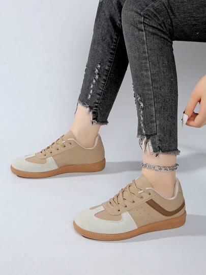 2025 New Women's Flat Sports Casual Sneakers