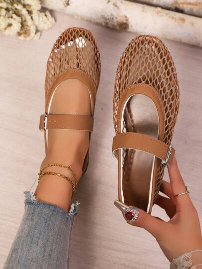 2025 Autunno Nuove scarpe da donna primavera/estate, in rete marrone con design traforato, moda di lusso versatile, traspiranti, da passerella, da festa e da ballo, con fibbia, stile Mary Jane, suola leggera e morbida, chic boho, casual, da esterno, da spiaggia e vacanza, mocassini piatti