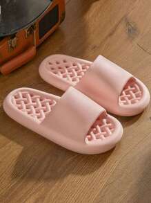 A Pair Of Lightweight Embossed Slippers, Girl's Summer Bath Slippers, Fashionable Flat-Bottomed Beach Slippers For Going Out, And Thick-Soled Non-Slip Slippers For Couples Indoors And At Home.