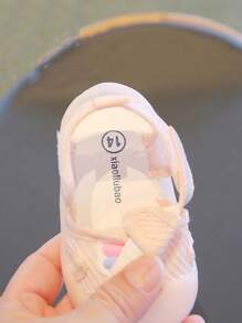 1 Pair Fashion Cute Rainbow Sandals For Toddlers 1-3 Years Old, Spring/Summer Indoor/Outdoor Wear, Breathable Mesh Design, Non-Slip Soft Bottom, Thick Sole, Durable Toe Protection, Low-Top, Magic Tape Closure Casual Sport Shoes