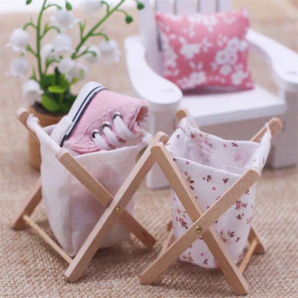 A Miniature Wooden And Fabric Folding Laundry Basket Model For A Miniature House Bathroom, A Decorative Piece For Scaled-Down Yard Or Bedroom Storage, A Pocket-Sized DIY Component, Perfect As A Collectible Gift For Hobbyists And Enthusiasts.