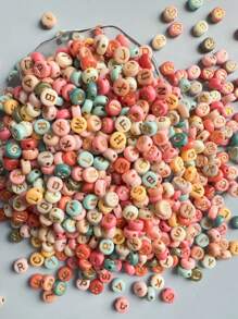 150/300/600 pezzi di perline in acrilico con motivo a lettere dorate su sfondo bianco, 4x7mm, adatte per la realizzazione di gioielli fai-da-te, progetti di collane e braccialetti