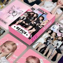 bandai 92 piezas Tarjetas LOMO (60 tarjetas + 32 pegatinas) Tarjetas de fotos de alta definición de Lisa, Jennie, Rose, Jisoo, nuevo álbum KPOP, fotos de firma periféricas, tarjetas de ídolos, tarjetas de apoyo a los fans, colección esencial, adecuadas para regalos sorpresa en fiestas de cumpleaños, empaquetadas como regalo para niñas