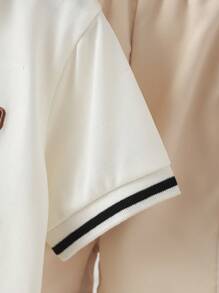 Set de 2 piezas de camisa tipo polo beige bordada con oso y pantalones cortos para niños
