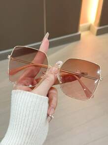 1pc Women's Metal Geometric Oversized Frame Sunglasses, Face Flattering, Suitable For Beach, Travel, Party, Daily Wear, Summer Essential