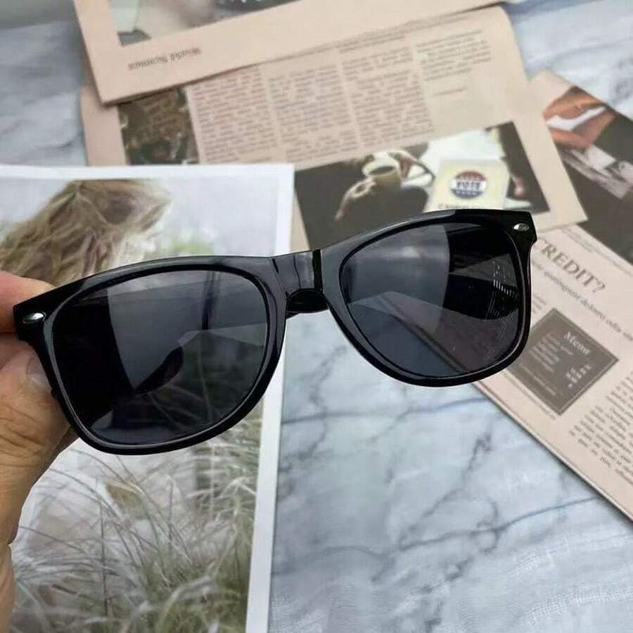 1pc Women's Fashionable Round Rivet Eyeglasses, Minimalist & Practical Multifunctional For Summer Beach Vacation,Outdoor,Travel - Black - View 1