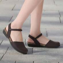 Women's Orthopedic Closed Toe Sandals With Cork Footbed - Arch Support Flat Sandals For Walking & Everyday Comfort - 巧克力 - 查看 1
