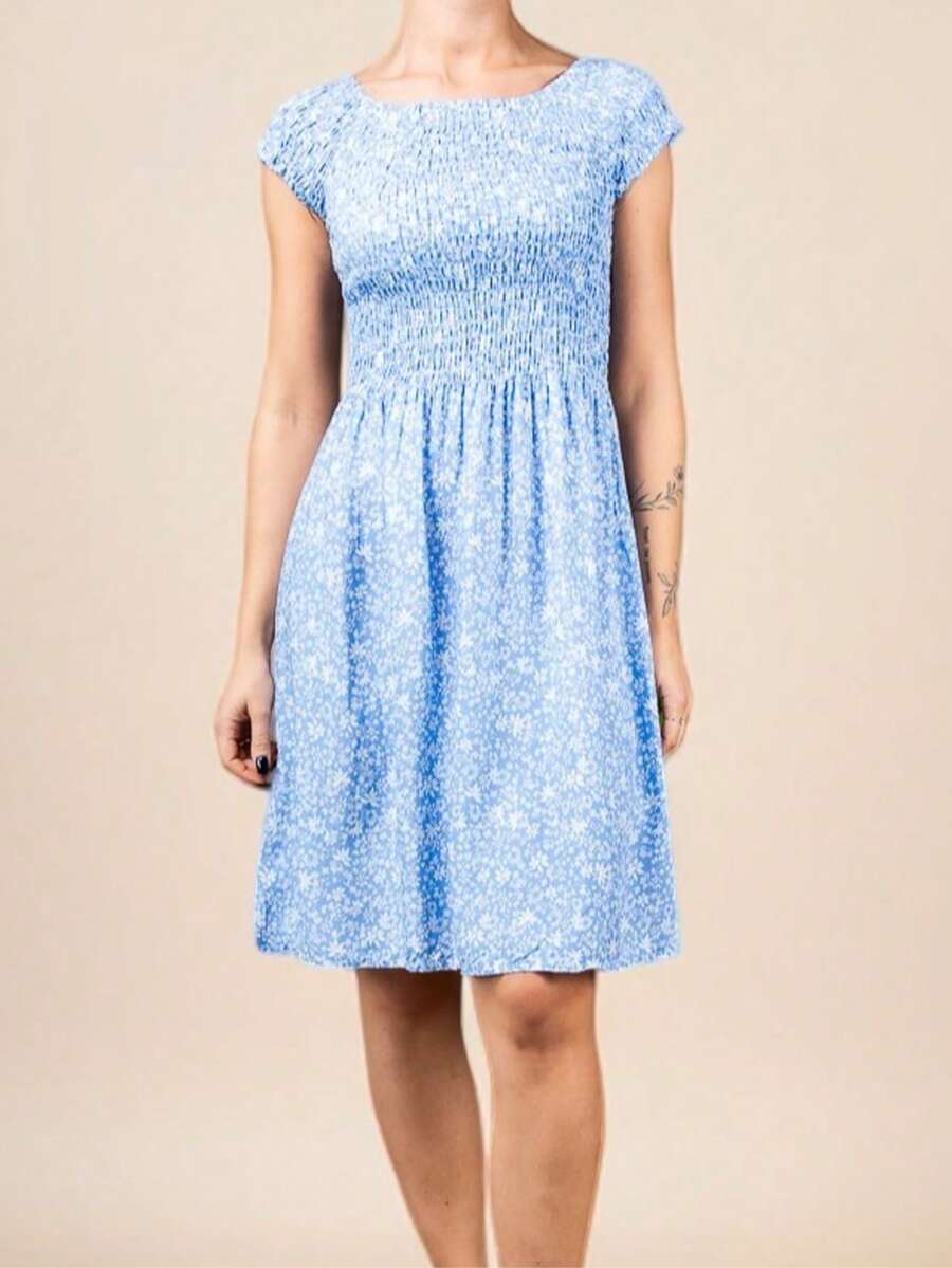 Sukienka midi z marszczeniami w kwiaty i rękawami typu cap dla kobiet