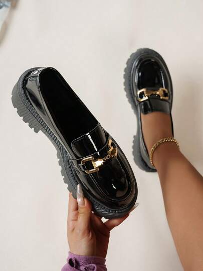 Sapatos femininos versáteis, bico quadrado, casual, com laço, salto baixo, sem cadarço, material espelhado, bico quadrado, sem cadarço, peça única, salto baixo, estilo britânico elegante retrô, primavera/verão/outono/inverno 2025, preto brilhante, sola macia, sapatos confortáveis de salto médio