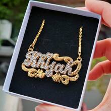 Dây chuyền hai lớp tên tùy chỉnh LeeChee Vàng 18K Hai tông màu hình chim trái tim Trang sức cá nhân hóa cho người lớn, Bạc, Vàng, Phong cách, Đầy màu sắc, Cổ điển, Đơn giản, Unisex, Thường ngày, Dễ thương, Tùy chỉnh, Cá nhân hóa, Độc đáo, Quà tặng lý tưởng cho anh ấy, Quà tặng lý tưởng cho cô ấy, Cô ấy, Bạn trai, Bạn gái, Bố, Mẹ, Gia đình, Bạn bè, Kỷ niệm, Sinh nhật, Tốt nghiệp, Dạ hội, Tiệc tùng, Trang sức, Trang sức, Đồ dùng học tập, Trở lại trường, Cho văn phòng, Cho trường học, Cho lớp học, Làm quà tặng cho giáo viên, Cho trường đại học, Cho đồng nghiệp, Cho phòng ký túc xá, Cho giáo viên, Cho bé trai và bé gái, Cho thanh thiếu niên, Học sinh trung học cơ sở, Học sinh trung học phổ thông, Sinh viên đại học, Sinh viên đại học, Sinh viên năm nhất, Sinh viên năm hai, Sinh viên năm dưới - Nhiều màu + hộp quà tặng - Xem 4