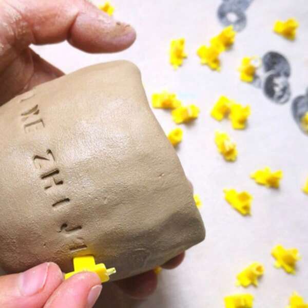 Mini timbri a lettere per personalizzare ceramica, argilla polimerica e altri lavoretti fai-da-te, set di piccoli timbri alfabetici per imprimere messaggi, loghi e testi su gioielli e articoli di artigianato