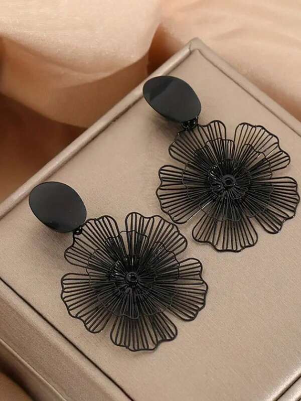 2 piezas Pendientes de clip de flor hueca negra exagerada a la moda con capa de metal geométrico, sin necesidad de perforaciones
