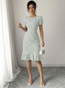 Abito da donna elegante in stile primavera estate 2025, con texture jacquard, colore tinta unita, collo rotondo, volant, maniche a palloncino, lunghezza media