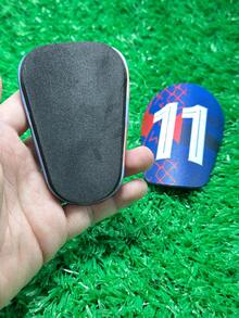 1 对 10x6cm 可拆卸足球护腿板，采用 EVA+PBT 高弹性材料制成 - 藏蓝色 - 查看 8