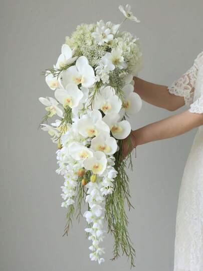 1/2 szt. wykwintnych sztucznych białych storczyków Phalaenopsis, z 9 dużymi, żywymi kwiatami Phalaenopsis na każdej łodydze, które mają realistyczny wygląd. Nadaje się do bukietów DIY, kompozycji kwiatowych, dekoracji wnętrz, dekoracji imprezowych i akcesoriów ślubnych.