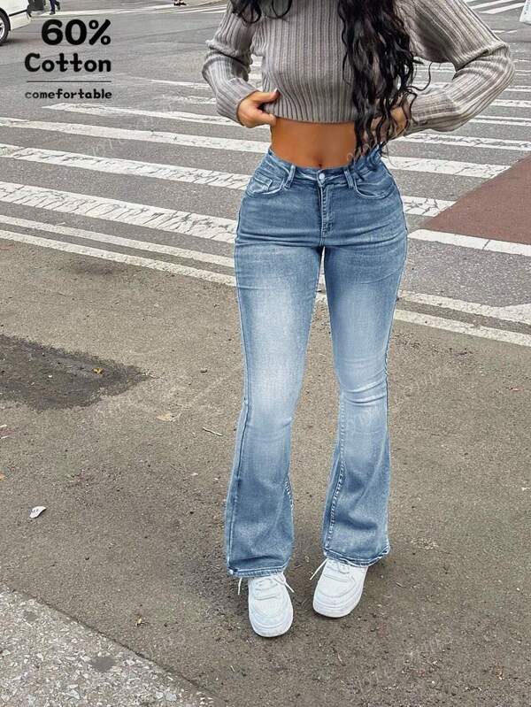 Calça jeans feminina estilo casual de férias, desgastada, desfiada, com acabamento em cru, skinny flare