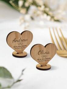 Etiqueta de regalo de madera con forma de corazón grabada a medida - Nombre/inicial/fecha personalizados en estilo vintage, etiqueta de recuerdo única para boda/despedida de soltera, adecuada para bolsas de regalo, ramos y decoraciones de fiesta - Multicolor - Ver 3