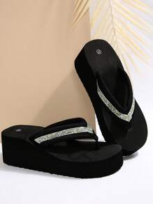 Sandales à semelle épaisse pour femmes, Nouvelles sandales d'été 2025 noires avec brides croisées, glissantes. Sandales plates de style casual pour l'extérieur