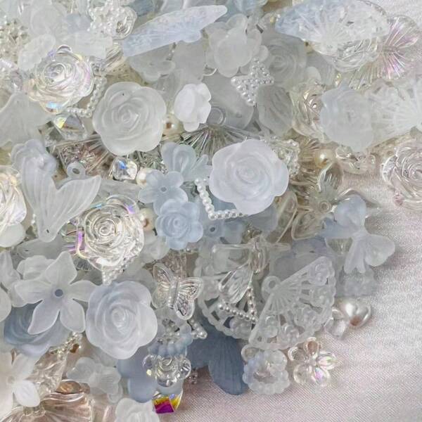 50g/Pack, Approx 80pcs Matte Light Blue Flower Seashell Fans, DIY Resin Decorative Beads With Hole, Bracelet Craft Material Summer, School