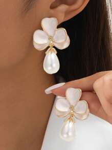 1 Paar elegante Ohrringe mit Perlen-Blumen-Design, elegant und feminin für den Sommer, Hochzeitsgeschenk, täglicher Gebrauch
