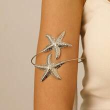 [Accesorio de brazo elegante para mujer] Brazalete de brazalete con forma de estrella de mar, mariposa y flores, brazalete abierto con forma de estrella de mar para vacaciones en la playa, brazalete de aleación de moda estilo Ins, joyería personalizada y exagerada de brazalete creativo adecuado para mujeres, vacaciones en la playa