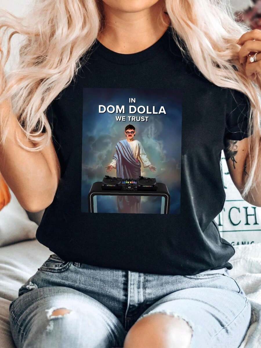 180g Pure Cotton Dom Dolla Shirt X In Dom Dolla We Trust X Funny Meme Shirt House Music Tee Rave Dubstep Top Festival Merch Electronic Dance EDM Club T-Shirt Summer Breathable Casual Streetwear Designer Clothes Print Round Neck Short Sleeve Soft Fashion Stylish Unisex For Women Comfortable Stretched - 黑色 - 查看 1