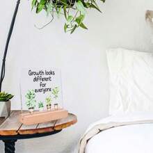 [Office Decor] Inspirational Acrylic Desk Plaque "Growth Looks Different For Everyone" - 4x4 Inches, English Version With Wooden Stand, Ideal For Office, Classroom & Partition Decor, Motivational Gift With Protective Film, Office Decor Accessory | Modern Acrylic Plaque | Clear Text Design, Perfect For Room Decor,Back To School,School Supplies