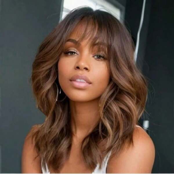 Lange, vielseitige Perücke aus braunem Mischhaar für Damen mit Vorhangpony, natürlich gewellte Perücke, hitzebeständiges Kunsthaar für den Alltag bei Partys und Rollenspielen