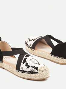Espadrillas bohémien con ricami, lacci elastici e intrecci