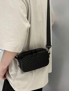 1 件男士时尚纯色模压盒形斜挎包，迷你压花邮差包适合外出、聚会、送礼