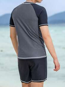 Bañador tipo short de dos piezas con colores contrastantes para hombres, atuendo deportivo para gimnasio, entrenamiento y piscina/playa