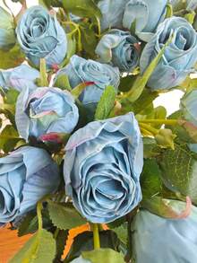 1/2支复古焦蓝色玫瑰花束，7头焦边单茎人造塑料玫瑰，适合春夏装饰、家居装饰、情人节装饰、桌面装饰、中心摆件、婚礼、客厅、派对装饰、毕业礼物、办公桌装饰、母亲节礼物、新家装饰、房间装饰，19.68英寸 - 藍色 - 查看 5