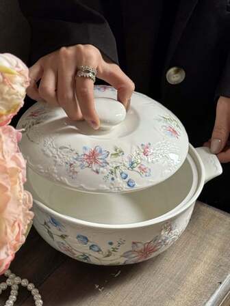 1 Conjunto de vajilla de cerámica con patrón de rosa marina en relieve, que incluye: olla de sopa de doble asa de gran capacidad con tapa, tazón de arroz de pie alto, tazón de ensalada de verduras, tazón de fruta, tazón de sopa grande, adecuado para el hogar, restaurante, recepción de invitados, regalo, útiles escolares