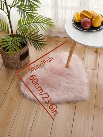 50*60cm ぬいぐるみハート型フロアマット 6cm長の光沢のあるフェイクウール柔らかいカーペット、床、椅子、ソファ、キッチン、ベッド、ガラスルーム、お茶室、リビングルームなどのホームデコレーションに適し、バレンタインデーのギフトに1個