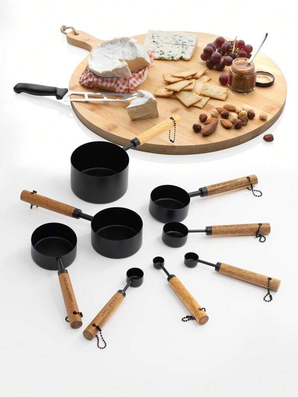 Ein 8-teiliges Set hochwertige Edelstahl Messbecher und -löffel mit Holzgriffen - rostbeständig und leicht zu reinigen - perfekt zum Kochen, Backen, Basteln, in der Küche, zum Reisen, für Kaffee- und Tee-Zubereitung, Barkeeper-Zubehör