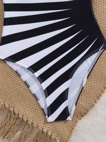 European & American Style Striped One-Piece Swimsuit, Vacation Beach Swimming Suit For Women