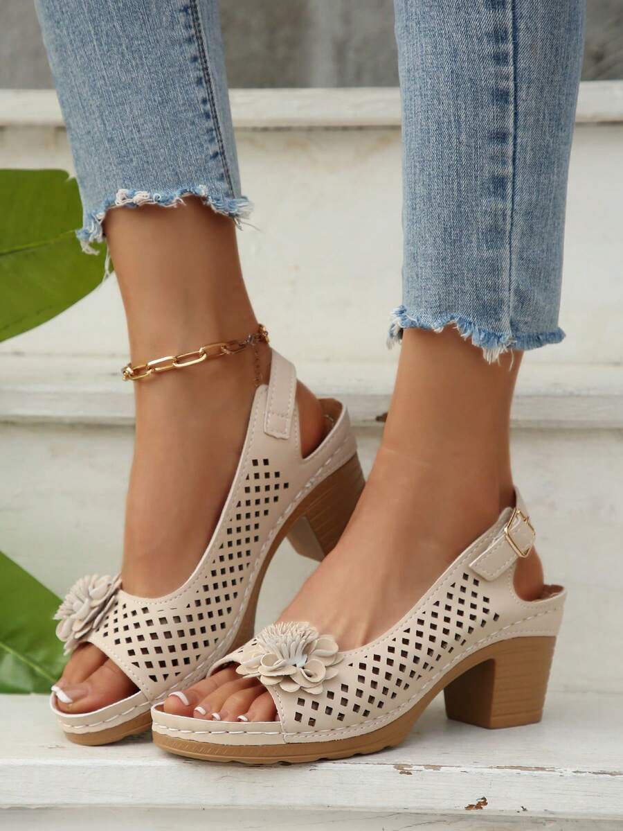 Zapatos negros de mujer estilo bohemio con lazo hueco, zapatos marrones suaves con flores vintage para mamá de mediana edad con suela hueca, tacones de cuña azules, sandalias beige huecas, zapatos blancos de verano - Beis - Ver 1