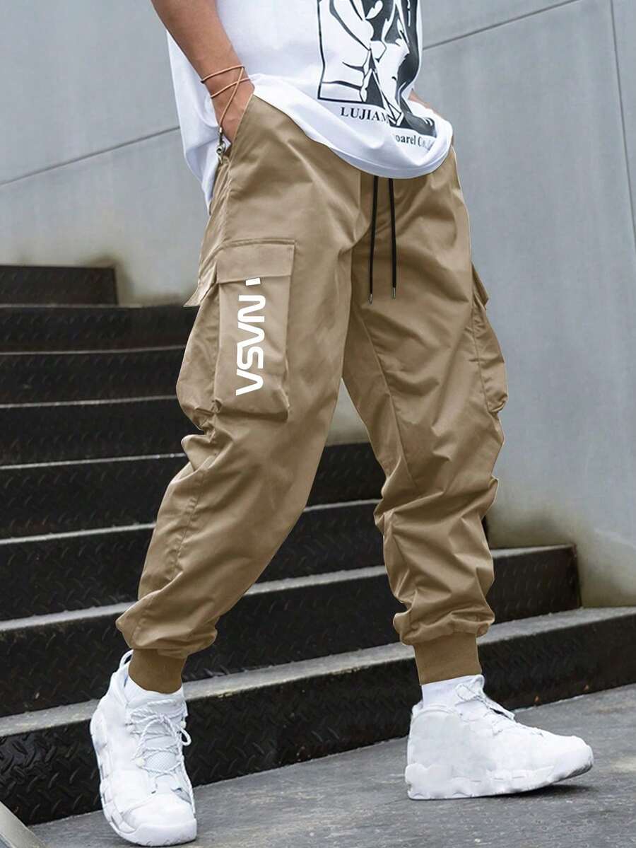 Pantalones de trabajo casual multibolsillos con cordón y estampado de monogramas para hombre, a la moda y versátiles - Caqui - Ver 1