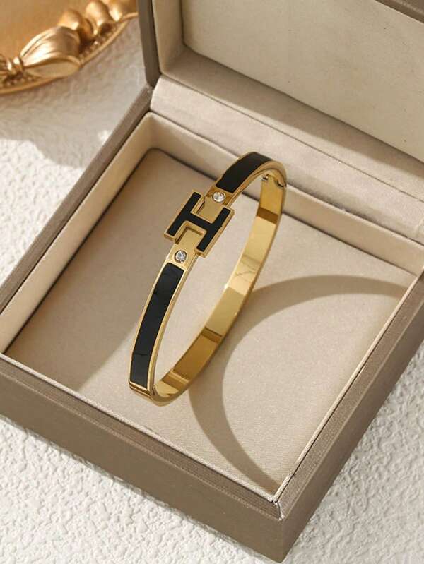 1 pièce Bracelet jonc avec lettre H en émail noir pour femmes, fermoir en acier inoxydable, style européen et américain