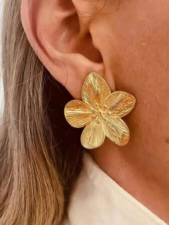 1 Pair Fashionable Gold Flower Stud Earrings, Suitable For Daily Wear, Gift For Women