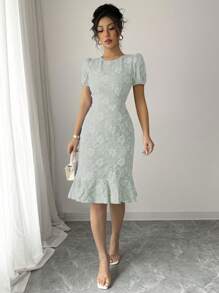 Abito da donna elegante in stile primavera estate 2025, con texture jacquard, colore tinta unita, collo rotondo, volant, maniche a palloncino, lunghezza media