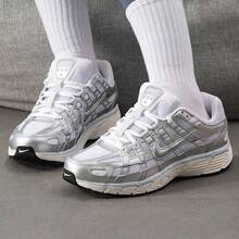 Nike 2026 夏季新款女款透气轻便缓震网面复古跑步鞋休闲运动鞋时尚厚底运动鞋 BV1021-106 - 銀 - 查看 1