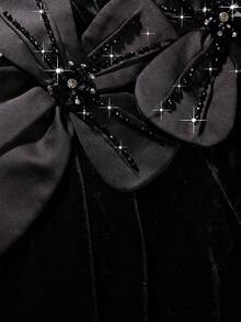 Astony One 女士优雅奢华无袖晚礼服，黑色天鹅绒修身连衣裙，饰有花卉图案，适合红毯活动、新年、情人节、生日派对、订婚晚宴和其他正式场合。 - 黑色 - 查看 9