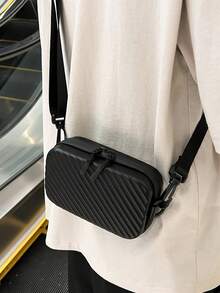 1 件男士时尚纯色模压盒形斜挎包，迷你压花邮差包适合外出、聚会、送礼