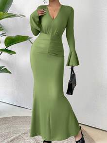 Einfarbiges elegantes Kleid mit V-Ausschnitt, Langarm, raffierter und handgefalteter Detaillierung, geeignet für Dates, festliche Anlässe, Partys, Alltag, Damen Bekleidung Neuheit Herbst und Winter 2024